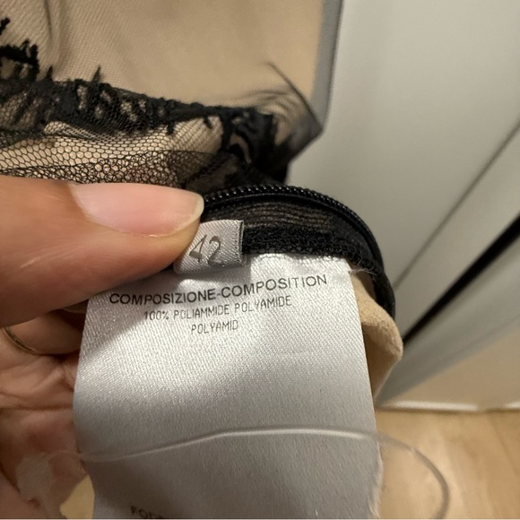 Alexander McQueen Elegant Black Floral Embroidered Silk Top - Picture 11 of 16